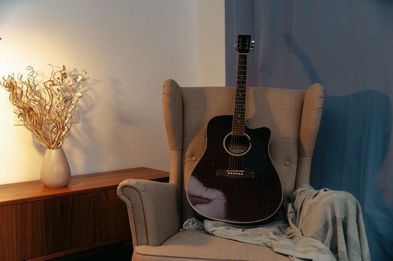 Сколько нужно акустических панелей для гостиной 30-40 м²?