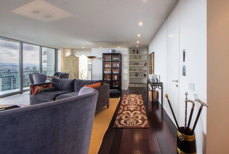 Какие материалы реально работают: от скрытых панелей до умных штор
