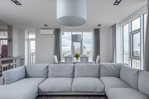 Почему масштаб 200+ м² требует другого подхода к выбору студии