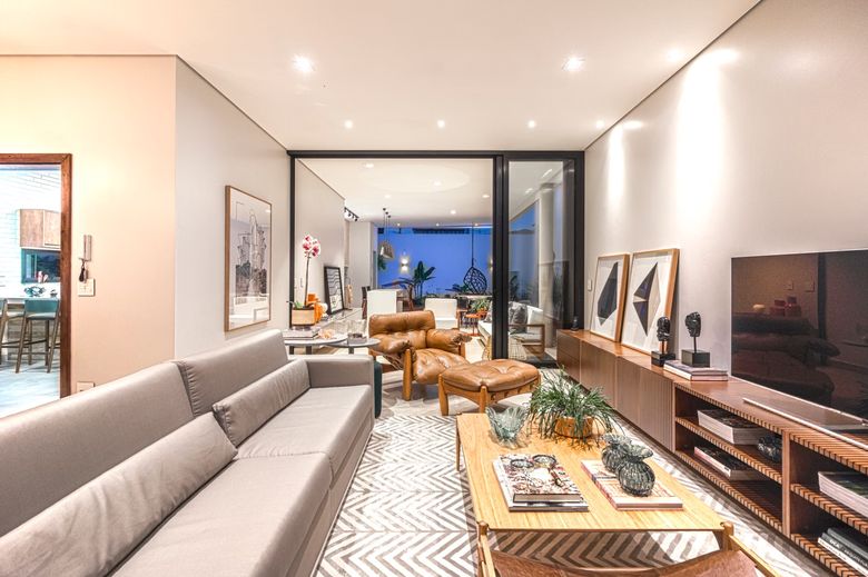 Как проверить устойчивость стола и стульев до покупки?